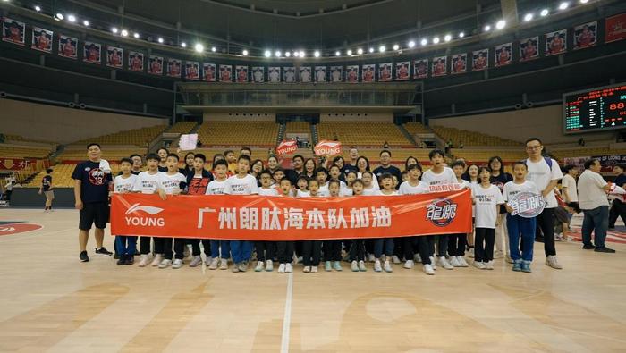 李寧最新活動(dòng),李寧最新活動(dòng)，運(yùn)動(dòng)場上的溫情故事