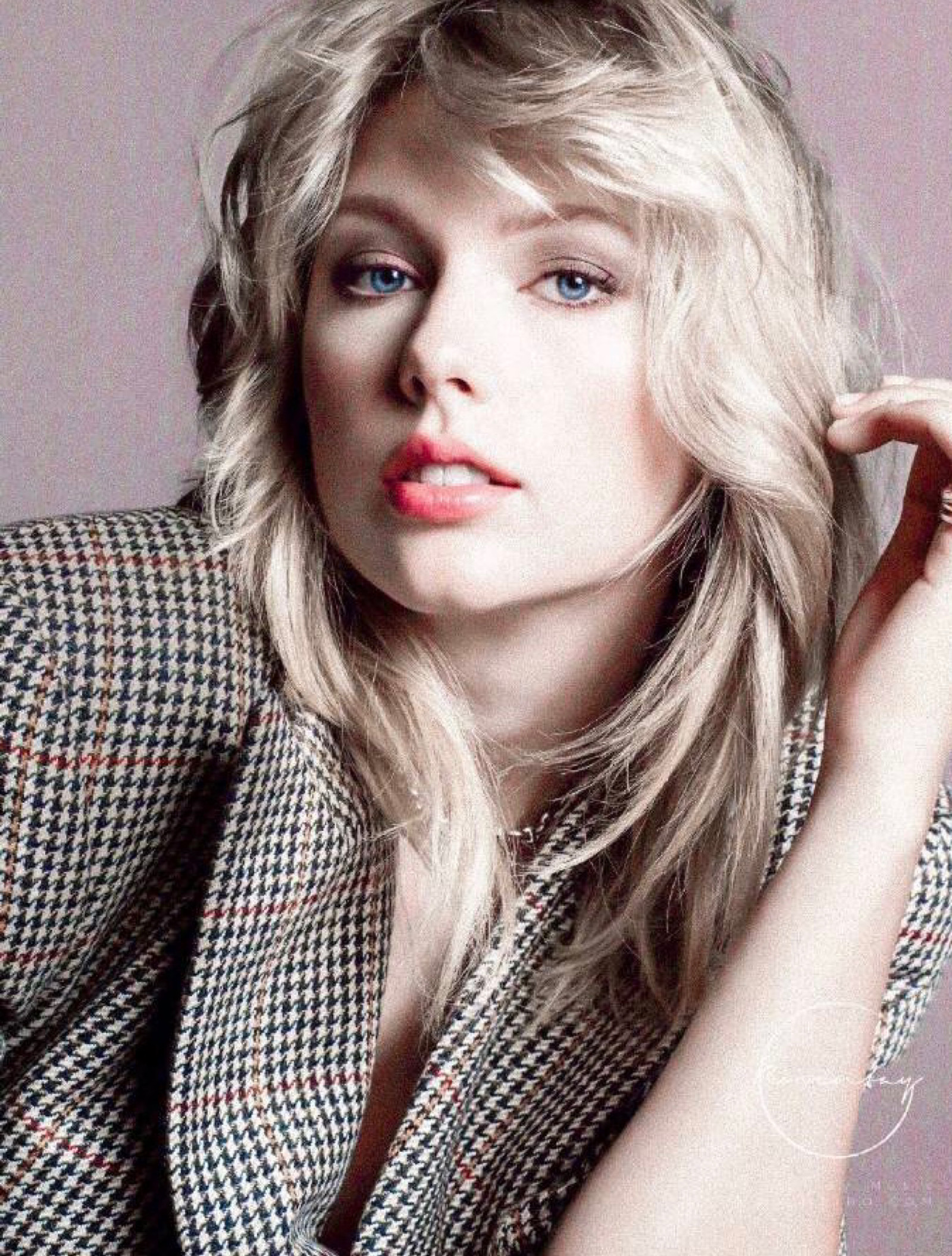 霉霉最新動(dòng)態(tài)揭秘，科技新品引領(lǐng)生活新潮流！