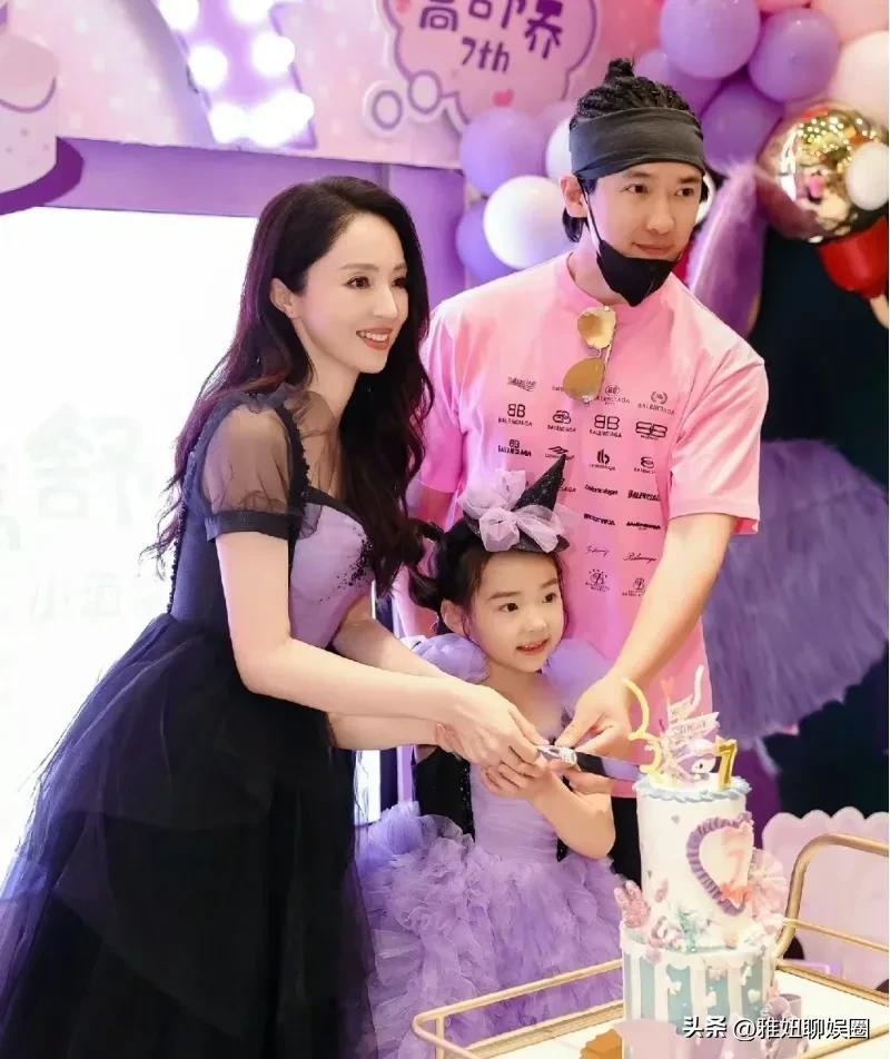 高云翔最新圖片，學(xué)習(xí)、變化與自信的舞臺風(fēng)采展示