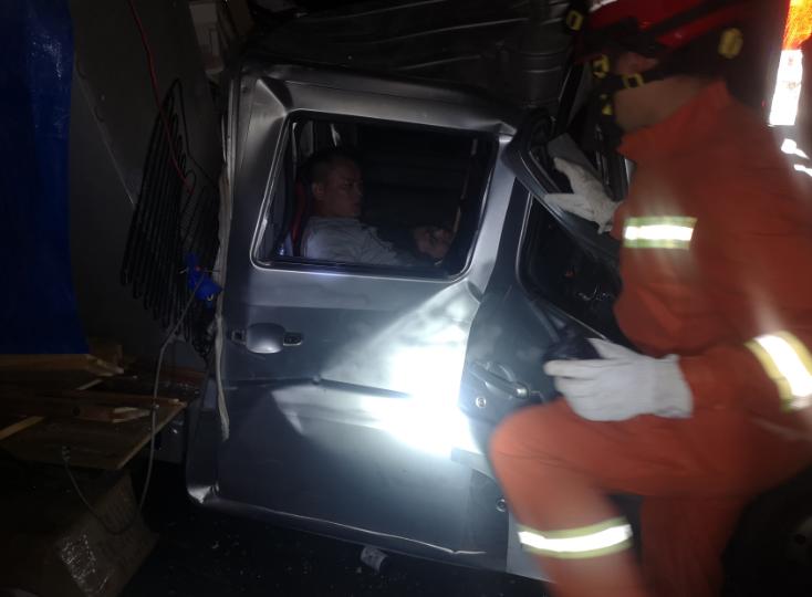 樂(lè)平最新車禍?zhǔn)录疃确治雠c觀點(diǎn)闡述