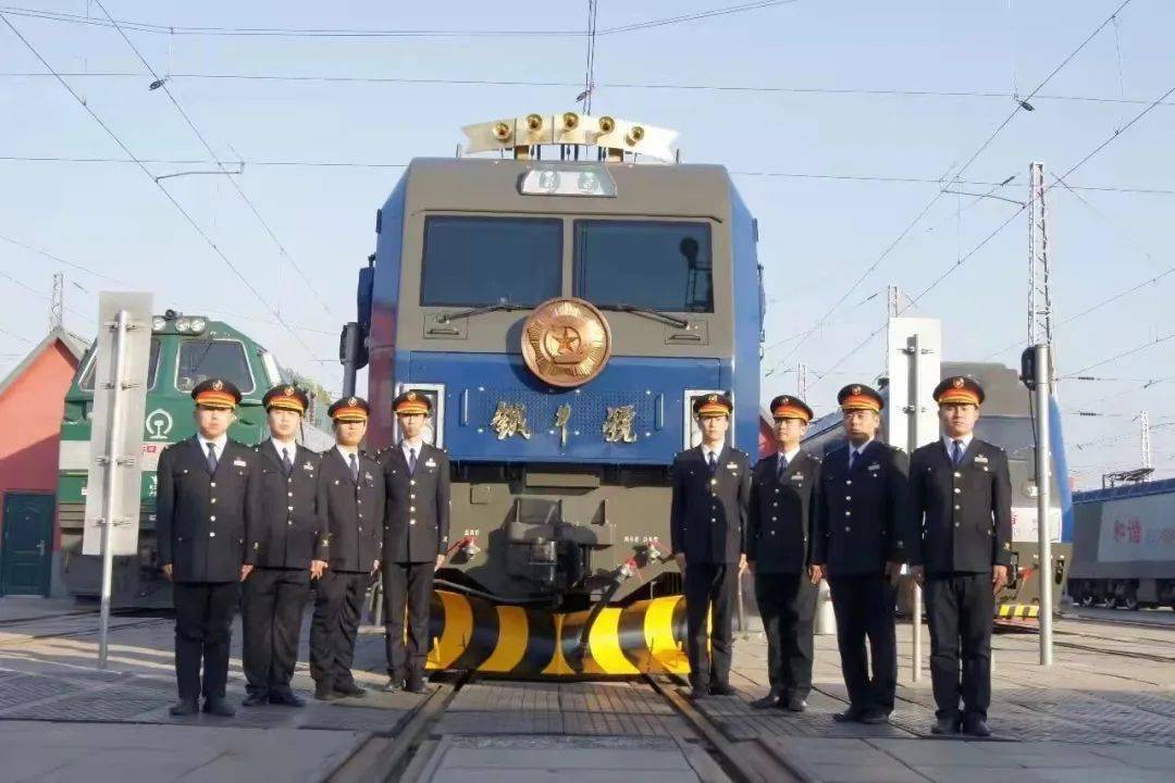 哈局機(jī)車最新配屬揭秘，溫馨之旅啟程