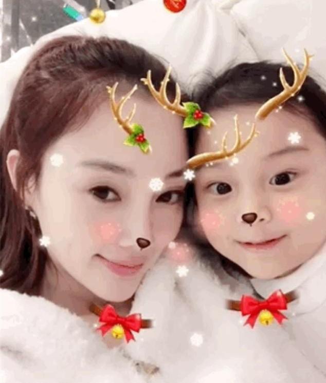 李小璐展現(xiàn)新篇章，最新新聞閃耀登場！