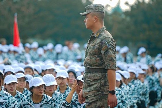 最新軍旅歌曲2024，軍歌嘹亮，情義永恒