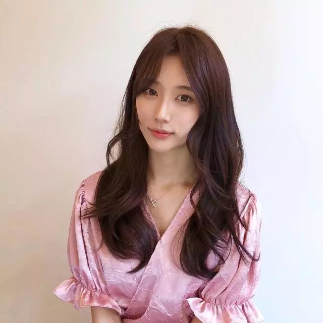 2024中長(zhǎng)發(fā)最新發(fā)型女，指南與步驟詳解，打造時(shí)尚發(fā)型！