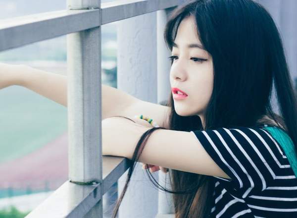 韓珺瑤段允安最新章節(jié),韓珺瑤段允安最新章節(jié)，小巷中的隱秘美味