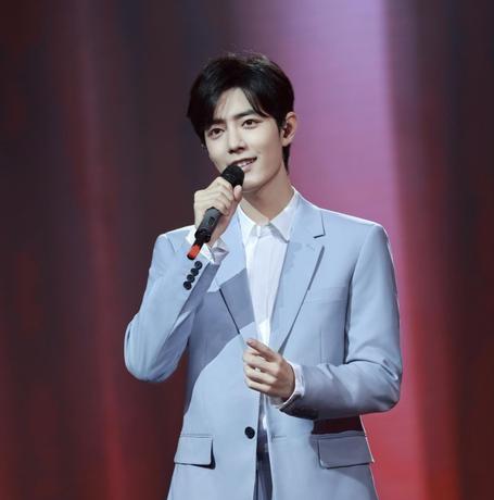 肖戰(zhàn)最新應(yīng)援點(diǎn)亮科技之光，新品璀璨，生活因你而精彩