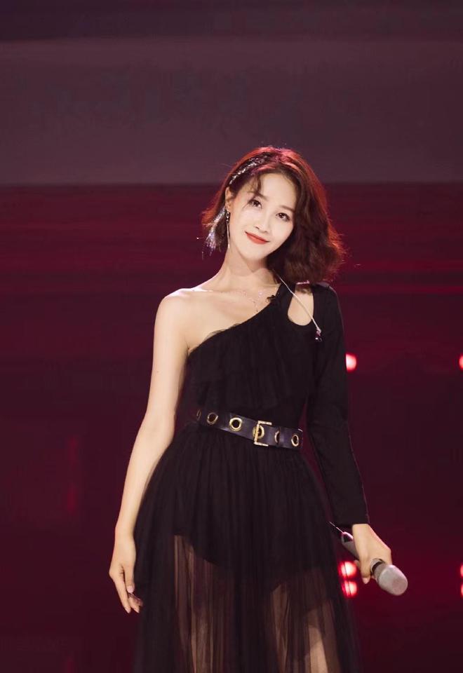 藍(lán)盈瑩最新動(dòng)態(tài)，演技與公眾形象的閃耀碰撞