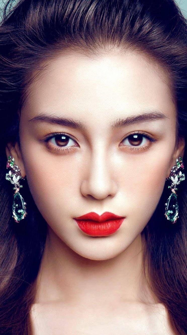 女明星唇色之旅，探尋內心平靜的唇妝藝術