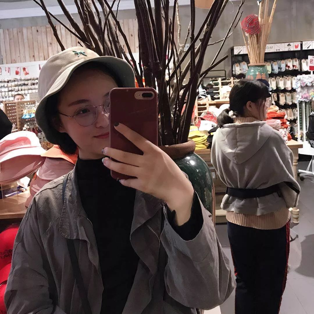 賀微演員，演藝之路的璀璨之星