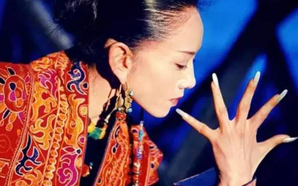 楊麗萍最新近照曝光，如何獲取并評價舞蹈巨星的最新照片？