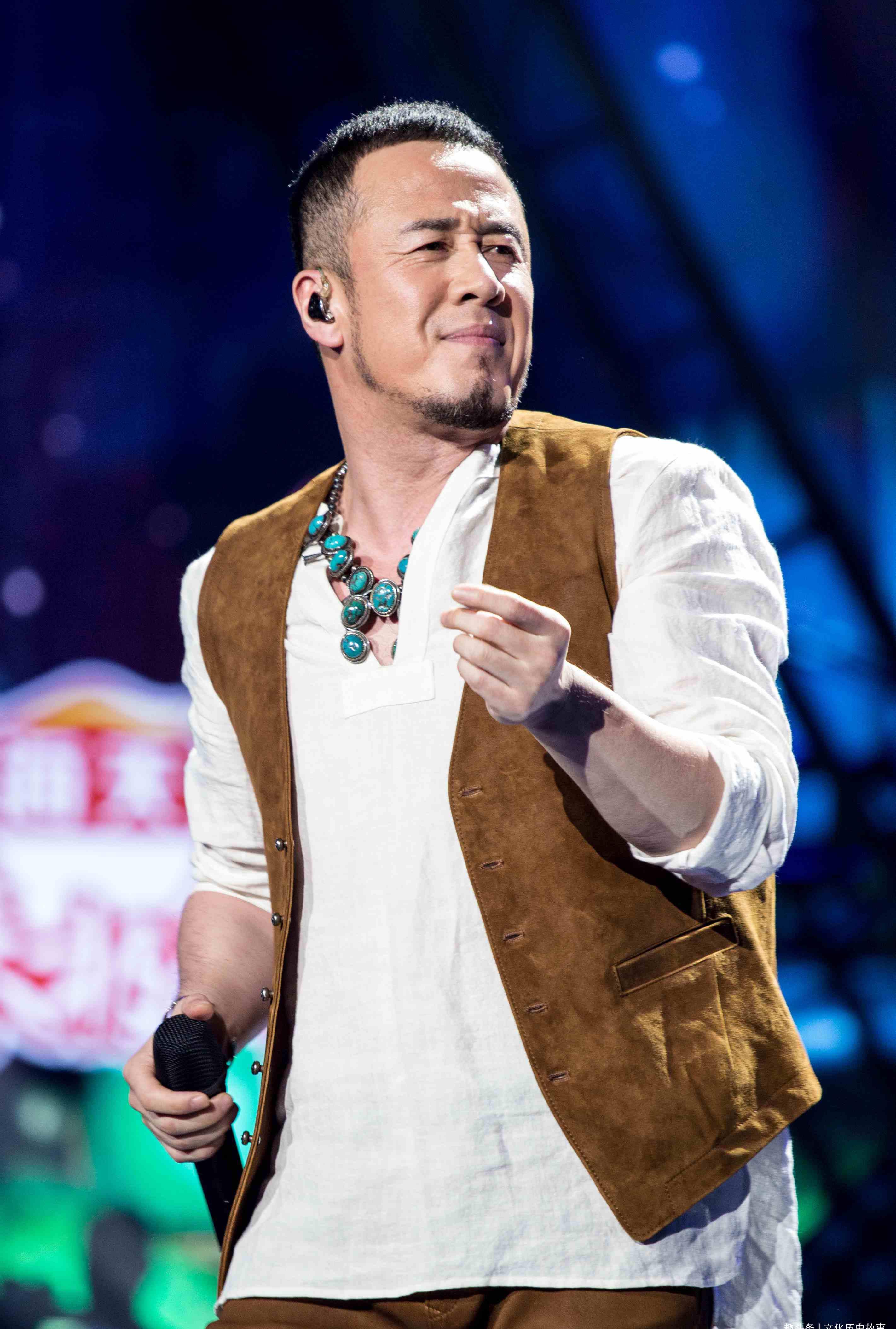 楊坤最新動(dòng)態(tài)，科技潮流引領(lǐng)者，創(chuàng)新讓生活精彩紛呈