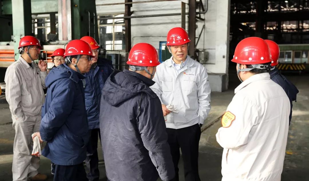 鞍鋼集團(tuán)領(lǐng)導(dǎo)層引領(lǐng)變革，鑄就輝煌新篇章