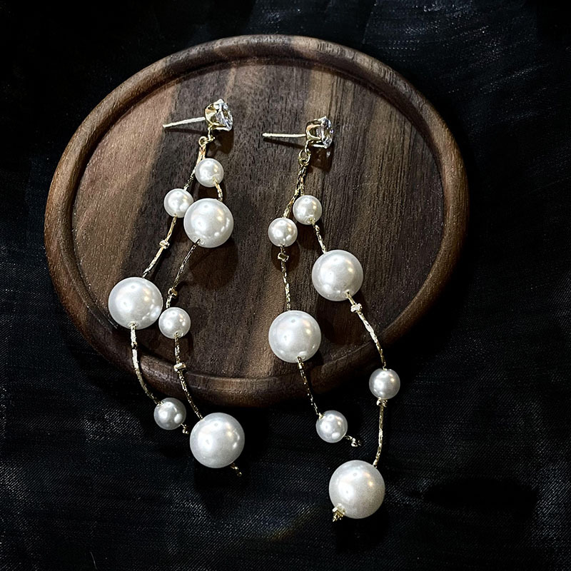 科技與時尚完美融合，最新長款珍珠耳飾款式亮相！