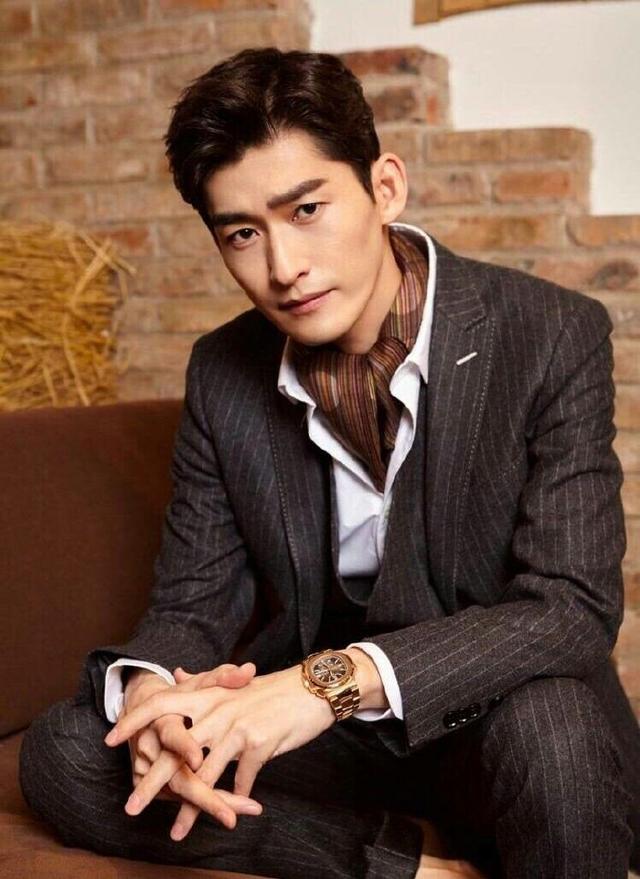 霸道總裁明星與巷中小店的獨(dú)特故事