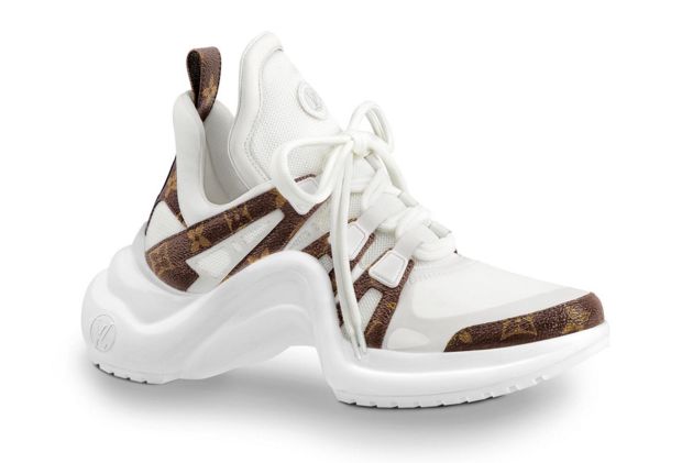 最新款LV女鞋登場(chǎng)，時(shí)尚巔峰之作閃耀亮相