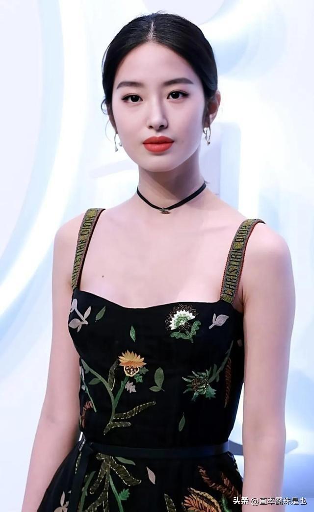 演員鈺探尋隱秘寶藏，小巷特色小店的奇妙之旅