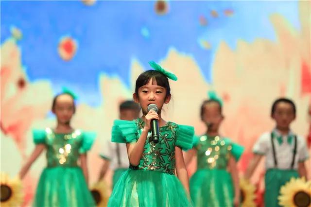 尹小艷演繹的云南山歌新篇章，自信與成就的力量展現(xiàn)學習變遷之路