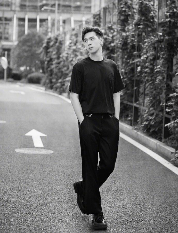 最新外劇盤點(diǎn)，勵(lì)志之旅啟程，展現(xiàn)變化中的自信與成就感！