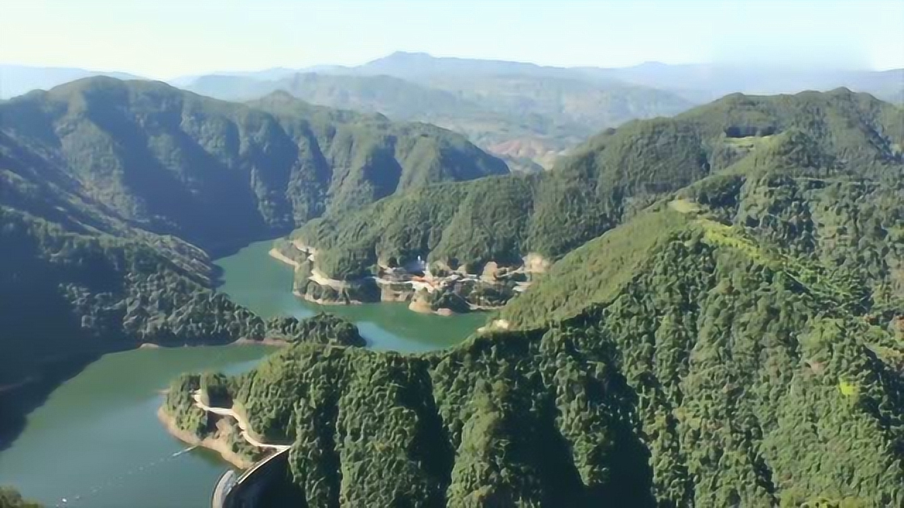 風水大師揭秘，墳地選址奧秘與大自然美景的邂逅之旅