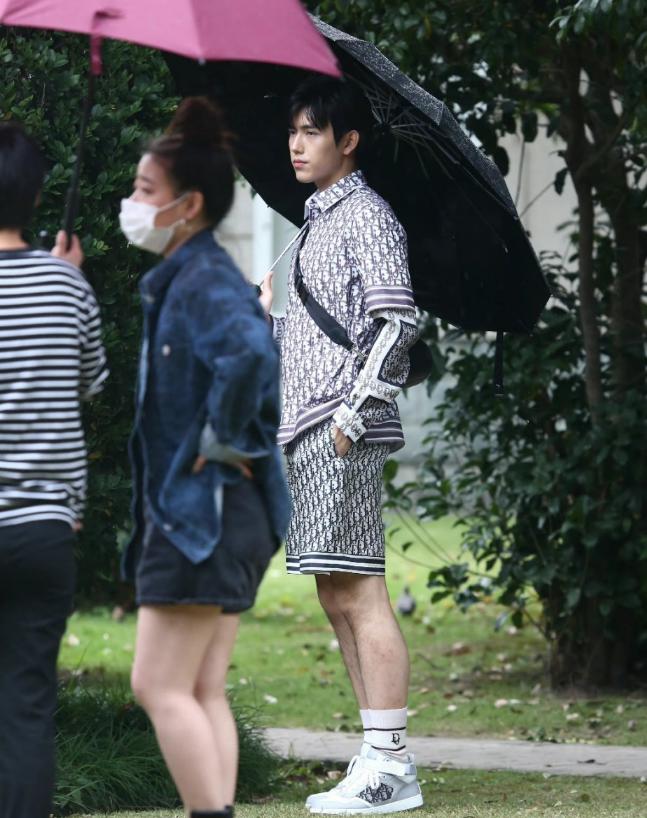 突嘴明星的獨(dú)特魅力，面部特征塑造個(gè)人風(fēng)采