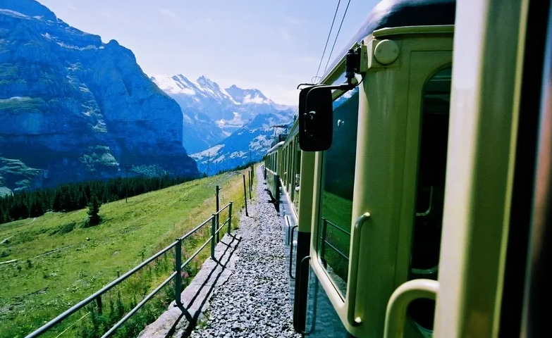 成都至哈爾濱機(jī)票價(jià)格查詢，時(shí)空之旅的飛行軌跡