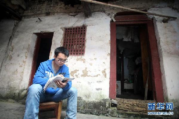 寒門才子新篇章，逆風(fēng)翱翔，勵(lì)志傳奇的書寫