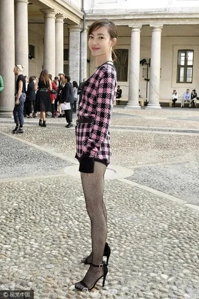 明星絲襪微博，變化中學(xué)習(xí)，自信成就夢(mèng)想之路