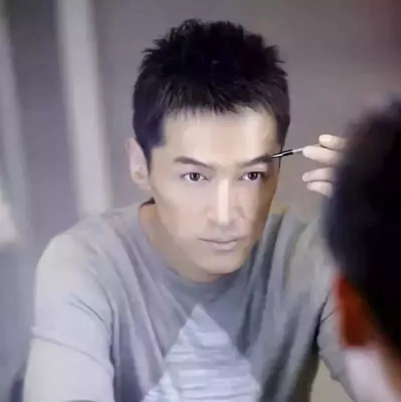 男明星與同性戀話題，理解與尊重的步驟指南