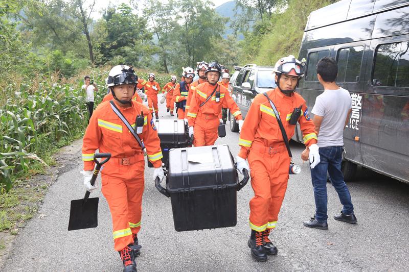 納雍山體滑坡最新消息，探秘滑坡背后神秘角落的小巷特色小店