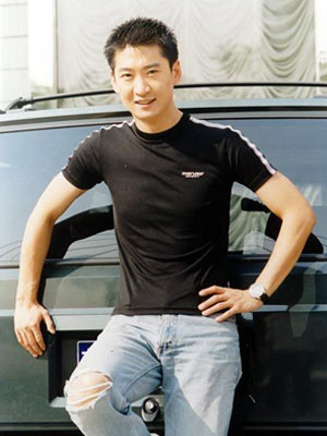 周杰最新動(dòng)態(tài)，城市溫馨日常與友情之旅的足跡