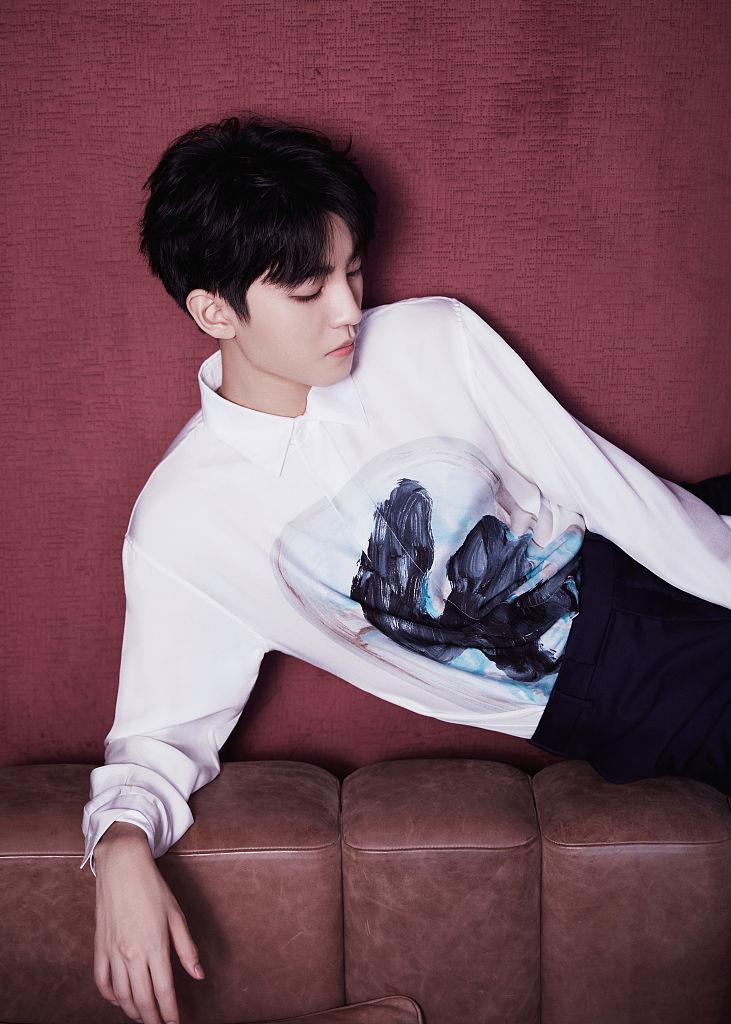 王俊凱最新寫真，陽光下的青春風(fēng)采