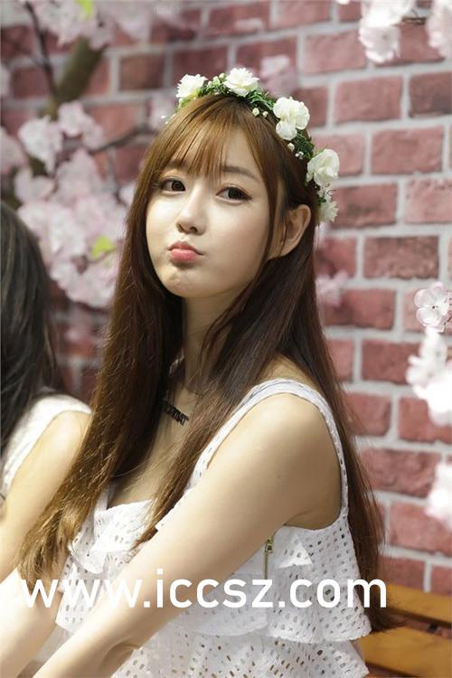 探索時尚界的璀璨新星，Jenny佳妮的最新動態(tài)與風采