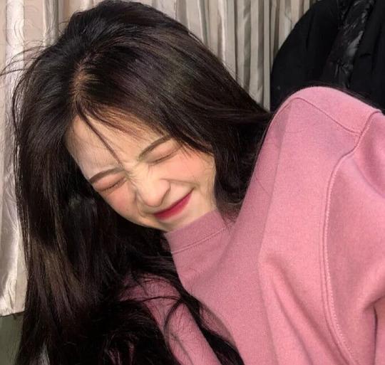 最新個性女生頭像，小巷深處的獨特風尚風采