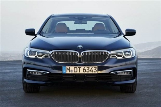 最新寶馬五系，自然美景的探索之旅