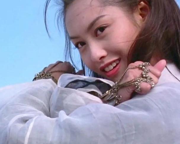 朱茵2025最新照片，公眾視角下的觀點(diǎn)碰撞與個人立場展現(xiàn)