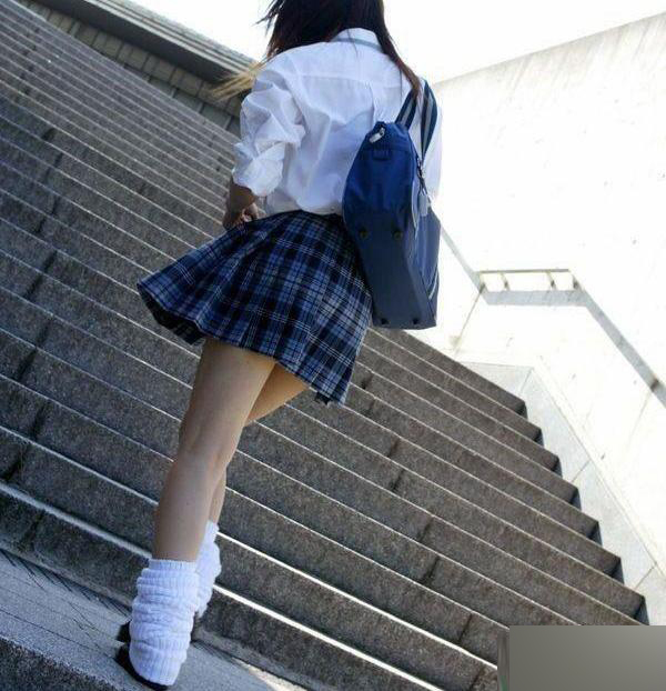最新女校服，時代變遷中的校園風(fēng)尚標(biāo)志