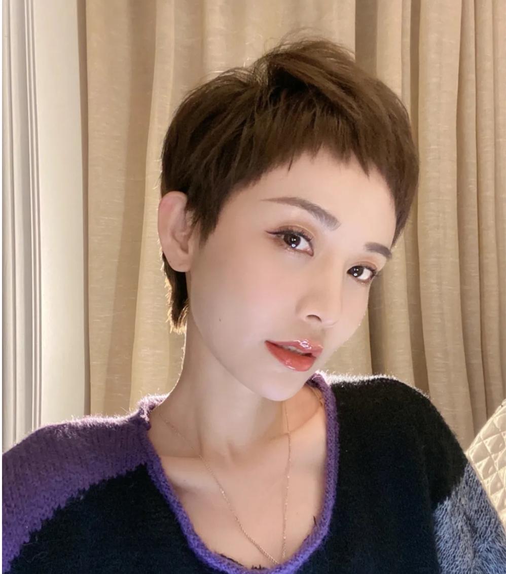 最新女生發(fā)型流行趨勢，時尚減齡發(fā)型指南