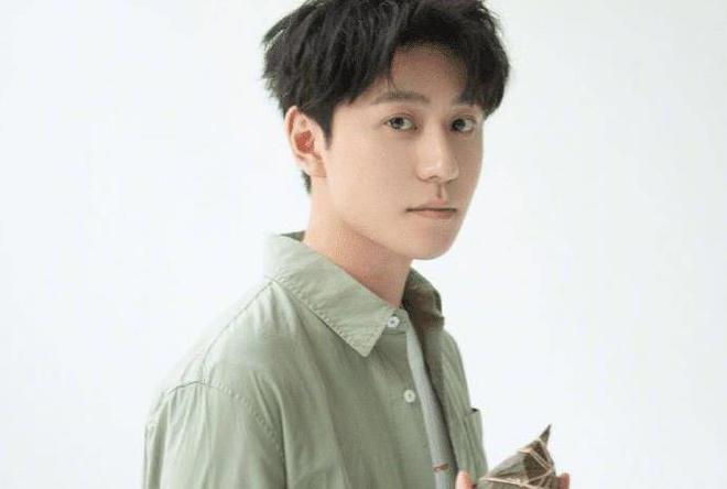 秦俊杰最新戀情曝光，情感新動(dòng)向揭秘！